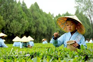 一个站着踢一个跪着踢！凯塞多倒地抢截⛔，恩佐送纵向推进直传⏭